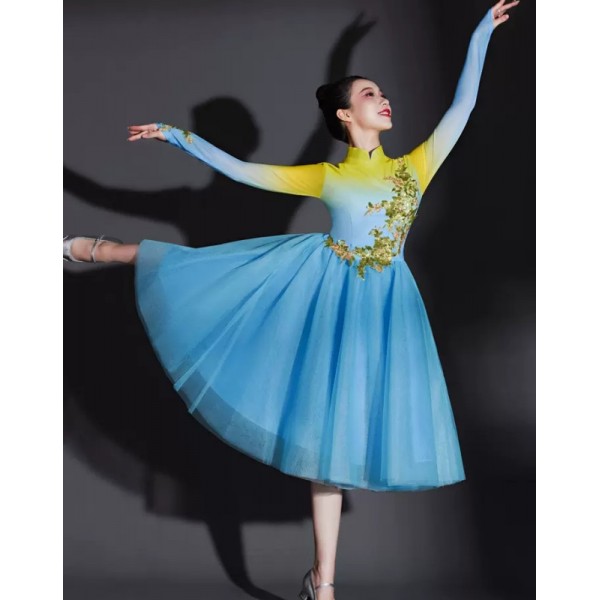 Women girls Chinese folk dance dress blue yellow gradient Modern dance  costume fan umbrella Performance costume puffy choral qipao dress